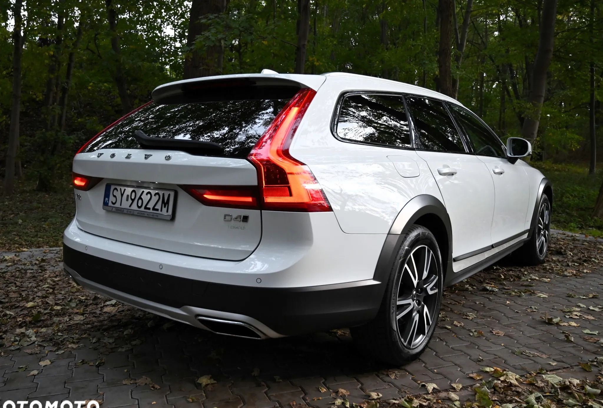 Volvo V90 Cross Country cena 129900 przebieg: 169000, rok produkcji 2019 z Pobiedziska małe 781